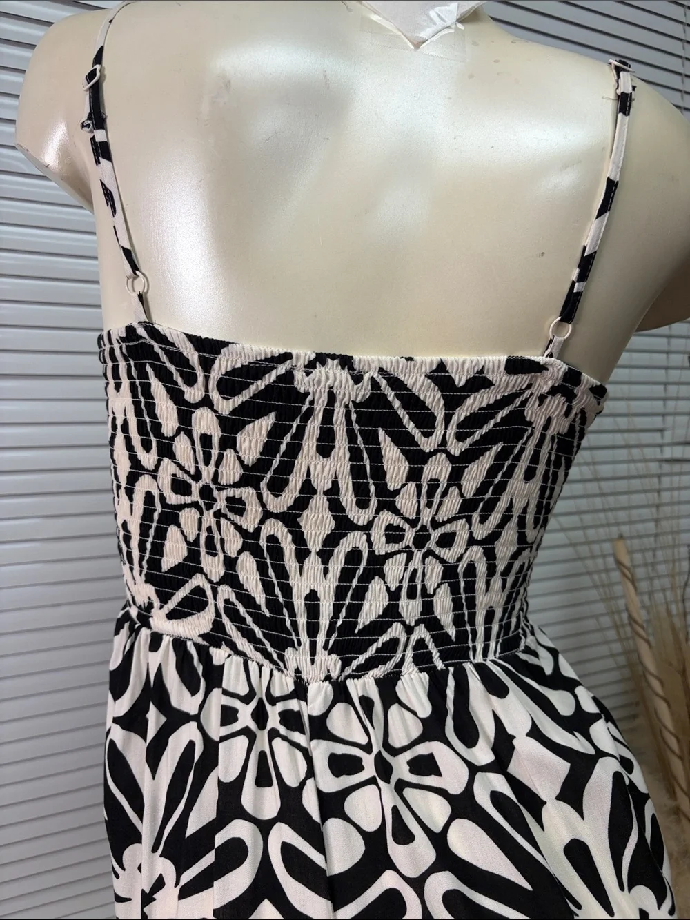 *Black & White Floral Tie-Front Maxi Dress - Picture 6 of 6